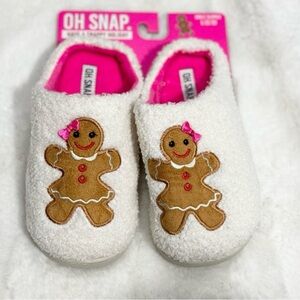 *NEW* Pink gingerbread Girls slippers Size 2-3